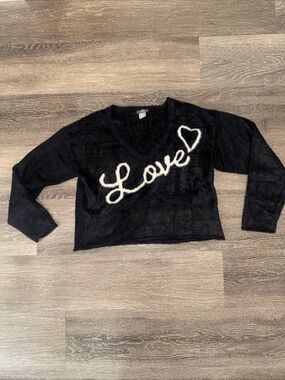 Venus Love Black Fuzzy V-Neck Cropped Sweater Size Small Cozy